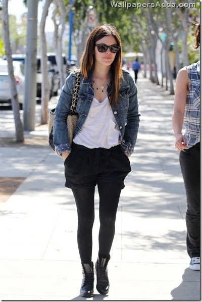 Actress Rachel Bilson sports denim jacket YI9RBznNMkHl