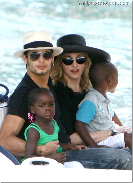 Madonna s boat ride mBMSxmozVlEl
