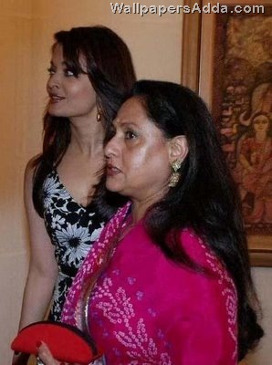 [Aishwarya Rai-Jaya Bachchan[4].jpg]