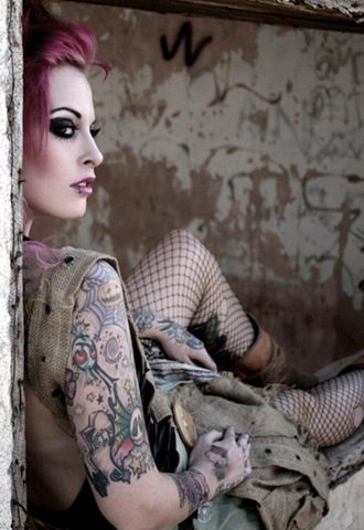 [tattooed women23[5].jpg]
