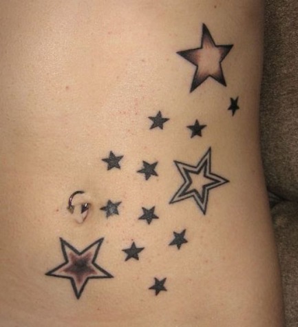 Myn eerste tattoo sterren op mijn buik