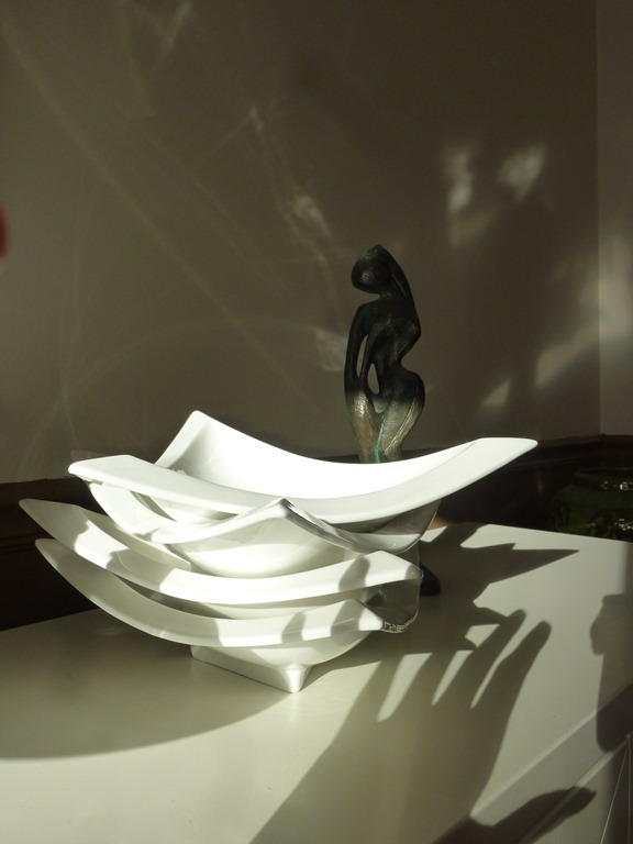 [white dishes and tt sculpture[13].jpg]