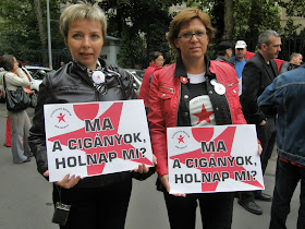 VI. kerület, Budapest, Francia Nagykövetség, Lendvay utca, , Tamás Gáspár Miklós, nein zu rassism, nemet a rasszizmusra, liberté, égalité VI. kerület, Budapest, Francia Nagykövetség, Lendvay utca 27, Tamás Gáspár Miklós, photo, pictures, demonstration, képek, New Socialist, Új Szocialista, aktivisták, MILF