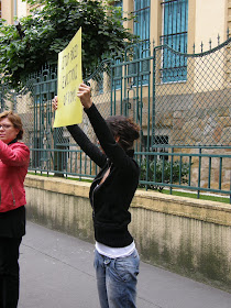 VI. kerület, Budapest, Francia Nagykövetség, Lendvay utca, Deák-Bárdos Ágnes, Tamás Gáspár Miklós, nein zu rassism, nemet a rasszizmusra, liberté, egalité VI. kerület, Budapest, Francia Nagykövetség, Lendvay utca 27, Deák-Bárdos Ágnes, Tamás Gáspár Miklós, photo, pictures, demonstration, képek