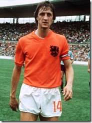 Der Mannschaftskapitän der niederländischen Fußball-Nationalmannschaft Johan Cruyff nach dem Vorrundenspiel der Gruppe III Niederlande - Uruguay (2:0) anlässlich der Fußball-Weltmeisterschaft in Deutschland am 15.06.1974. Foto: Werner Baum +++(c) dpa - Report+++