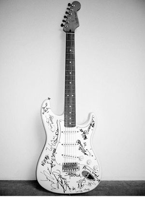 most-expensive-guitar-in-the-world-Reach-out-to-Asia-Fender-Stratocaster