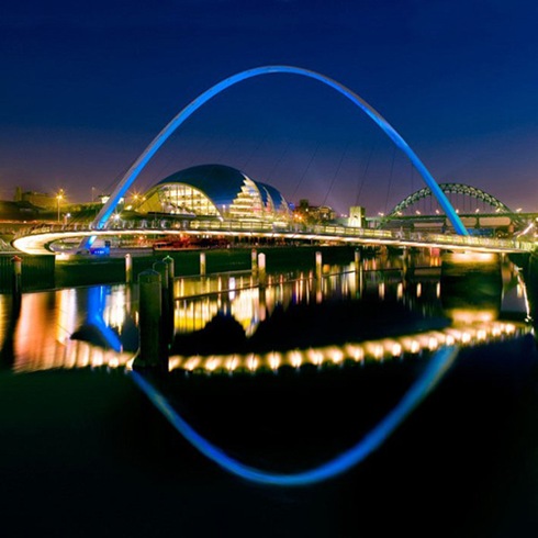 Gateshead-Millennium-Bridge-Gateshead-to-Newcastle-UK