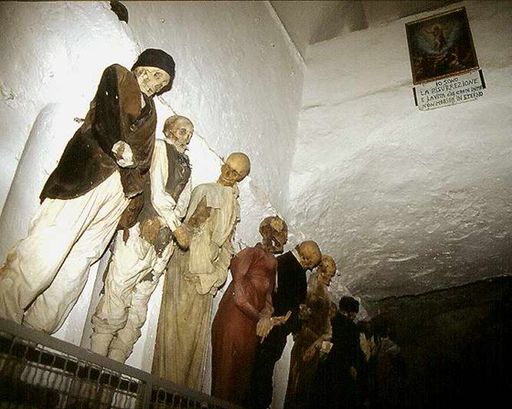 world's bizarre catacombs 07
