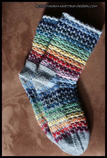 [Color wheel socks - finished[3].jpg]