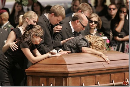 soldier-killed-funeral-2009-8-25-20-40-19
