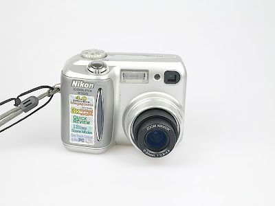 Nikon Coolpix 4300 (Japan,
2002-2004) Coolpix 4300