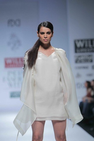 [WIFW SS 2011 collection by Vineet Bahl (24)[5].jpg]