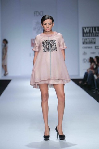 [WIFW SS 2011 collection by Vineet Bahl (15)[4].jpg]