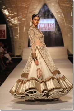 WIFW SS 2011collection by Tarun Tahiliani   (21)