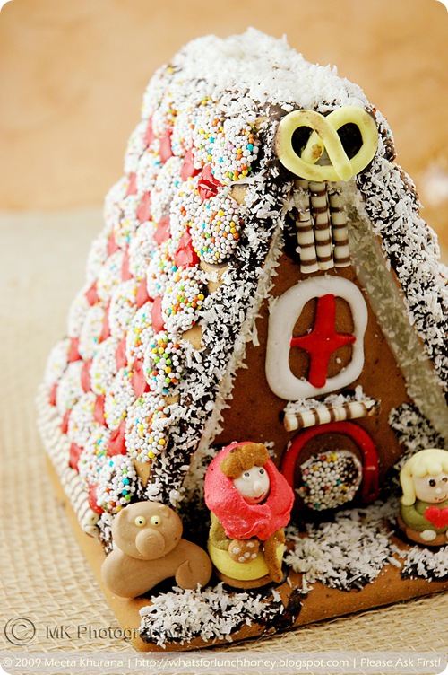 Scandinavian Gingerbread House - Pepparkakstuga (02) by MeetaK