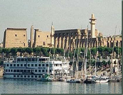 350px-Egypt.LuxorTemple.River.01