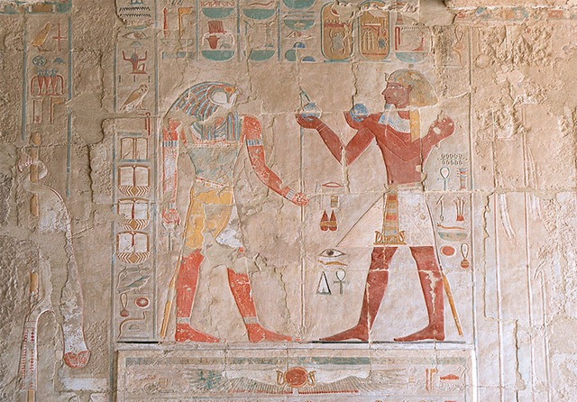 [800px-Luxor,_hieroglyphic_decorations_inside_the_Temple_of_Hatshepsut,_Egypt,_Oct_2004_A[4].jpg]