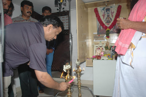 CLICK THE ABOVE ARROW TO  ZOOM THE IMAGE