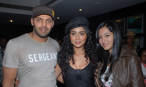 CLICK THE ABOVE ARROW TO  ZOOM THE IMAGE