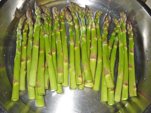 asparagus in skillet