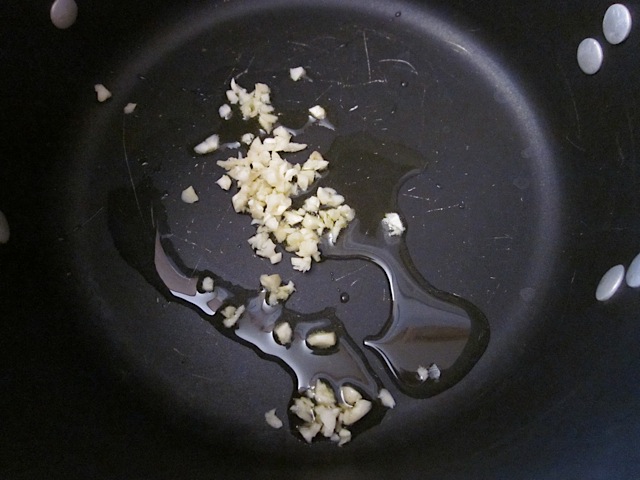 garlic and oil in pan 