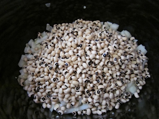 black-eyed peas rinsed and poured into slow cooker with garlic and onions 