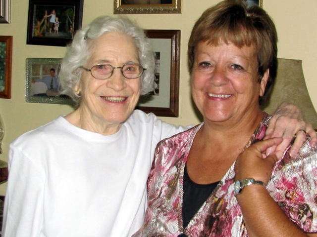 [2010 Aug Mama Trudy and Frieda[3].jpg]