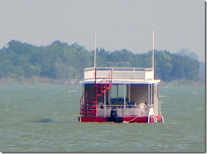 House boat  on Lake Waco