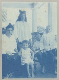 Op het balkon in de Oranjestraat