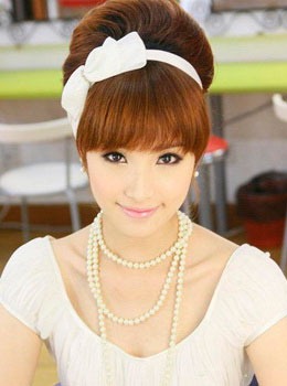 [10-Simple-Beauty-Lovely-wedding-hairstyles-2[3].jpg]