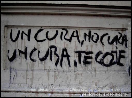 Un cura, graffiti, Buenos Aires