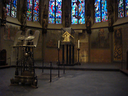 Gospels Of Otto Iii. tomb in front is Otto III.