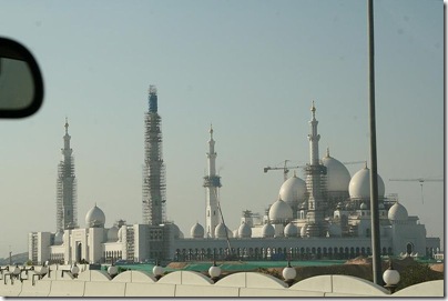 800px-Abu-Dhabi-Desert-Safari-0-Sheikh-Zayed-Grand-Mosque