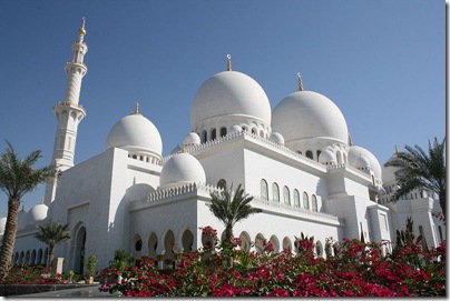 800px-Mezquita_Sheikh_Zayed-Abu_Dhabi3525