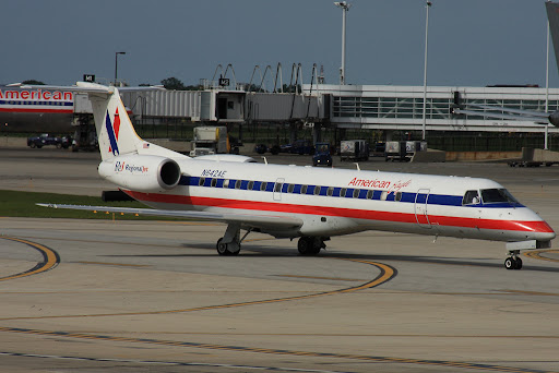 american eagle airlines pictures. American Eagle ERJ-145