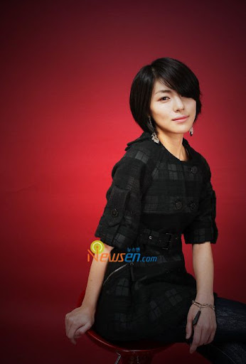 Short Hairstyle For Asian Women. Cute Asian Short Haircuts 2009