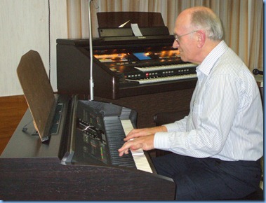 Alan Dadson, gave his debut performance for the Club and played a couple of tunes on the Clavinova. Nice touch Alan. Alan is also the Secretary to the Organ Society of New Zealand Inc. but obviously can't get enough of a good thing - enthusiasm personified!