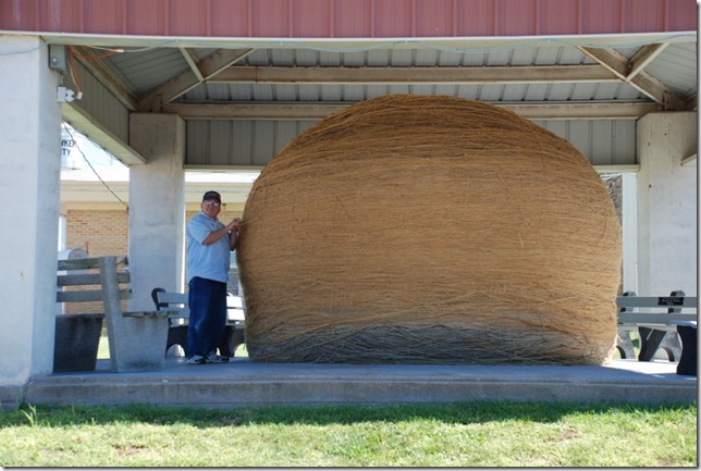 09-24-10 F Largest Ball of Twine - Cawker City 007