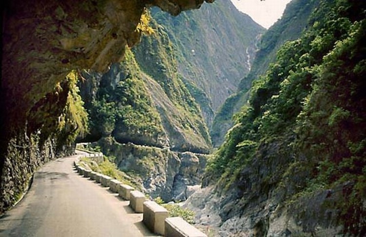 [Guoliang Tunnel (2)[2].jpg]