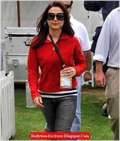 Preity-briefly-met-Yuvraj-Singh,-Mahendra-Singh-Dhoni-and-Irfan-Pathan--2.jpg