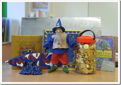Ismaíl, la tabla de surf y el bote de monedas Ismaíl, la tabla de surf y el bote de monedas