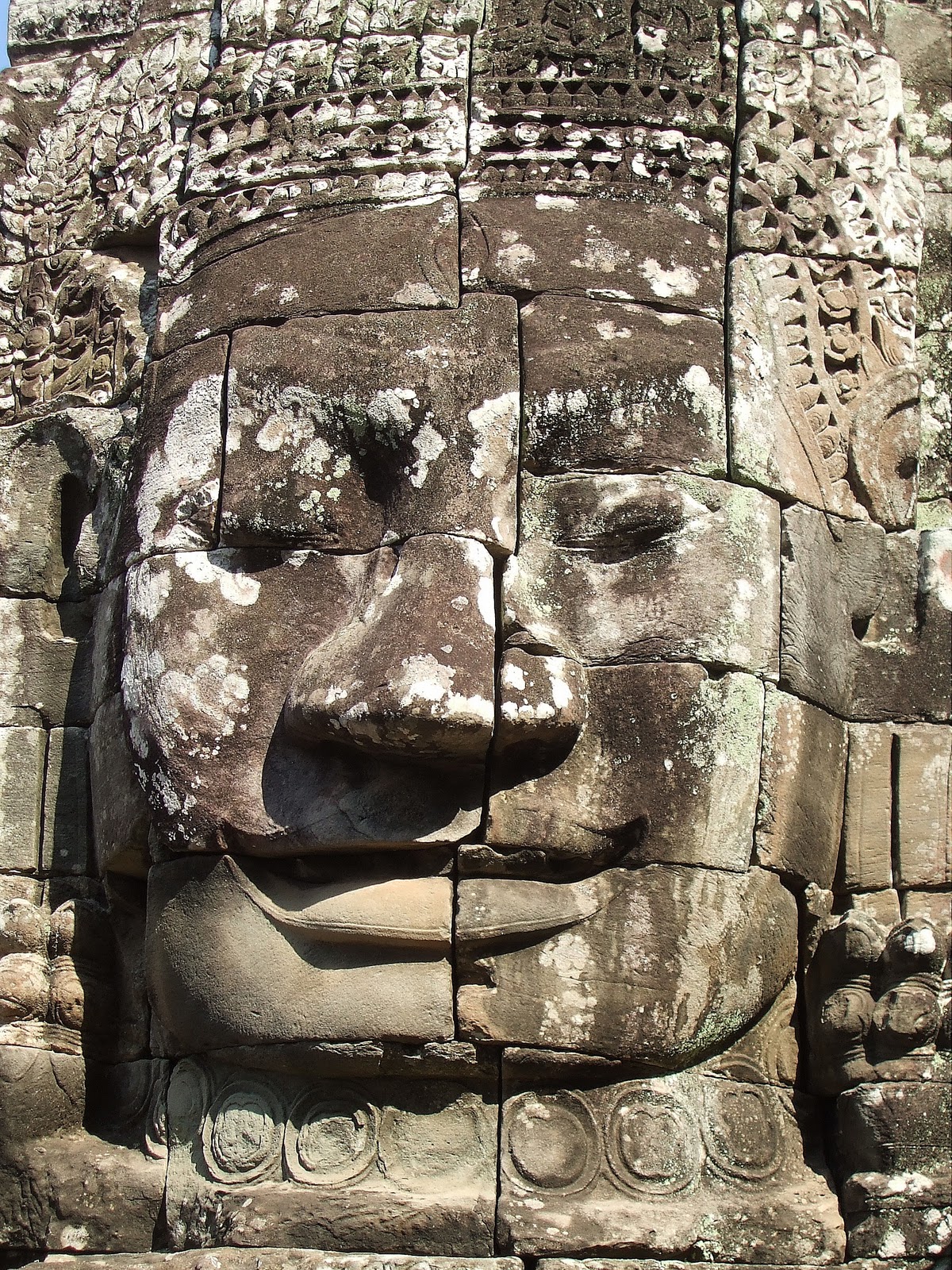 [Angkor temples gate[9].jpg]