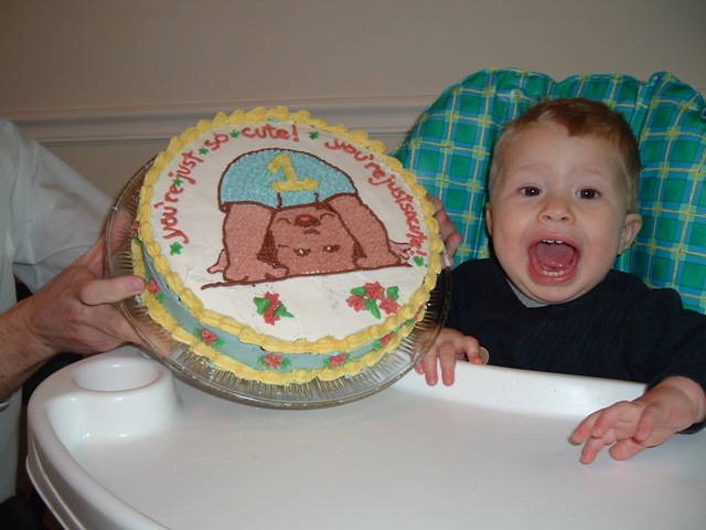 [20050109-11 Hyrum with his birthday cake[4].jpg]