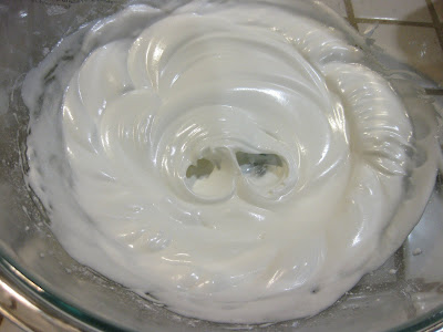 photo of the meringue in a bowl 