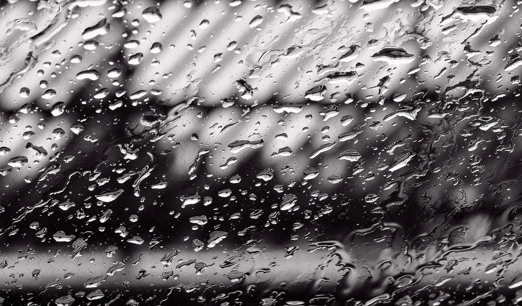 [rain on windscreen[1].jpg]