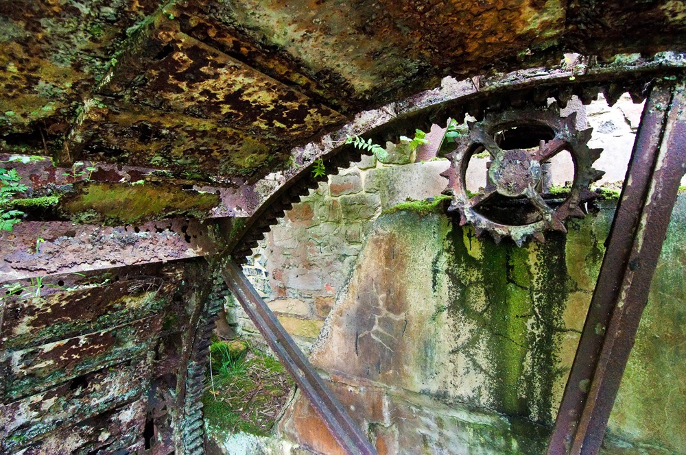 [interior detail of derelict waterwheel at disused watermill[22].jpg]