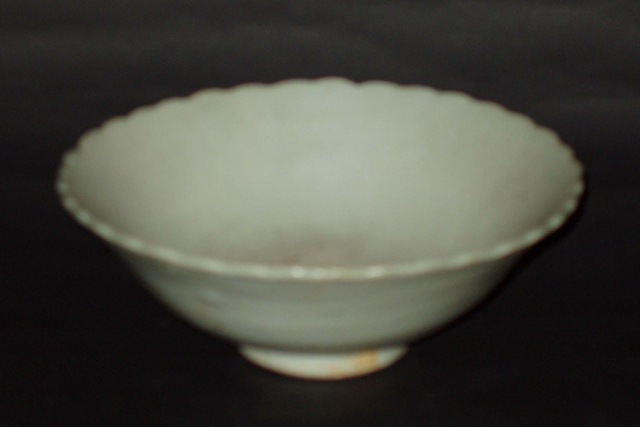 [c15 bowl conical foliated  floral wh 16.4x6.2 yuan 13c[2].jpg]