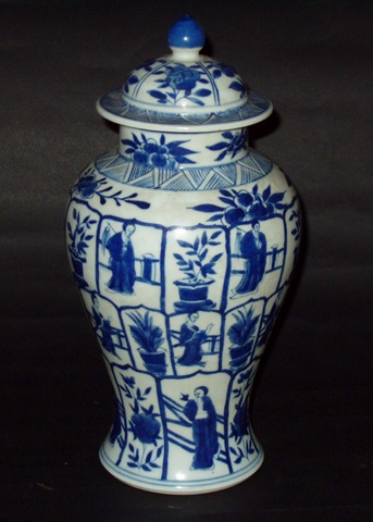 [cbw13 covered vase baluster ladies-floral 25x11.5 kangxi 18c[2].jpg]