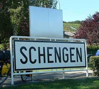 http://lh3.ggpht.com/_UTri2IteCmU/TRI8I5fdU0I/AAAAAAAAALA/uvrKEWtgSDs/1.Schengen.jpg