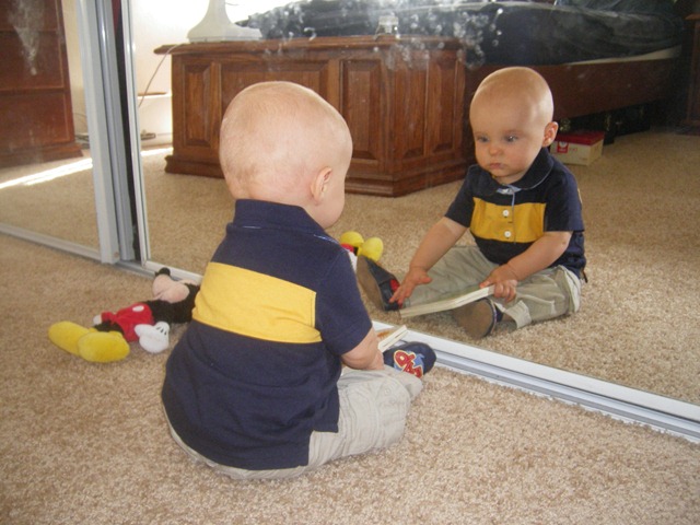 [Baby in the Mirror[2].jpg]